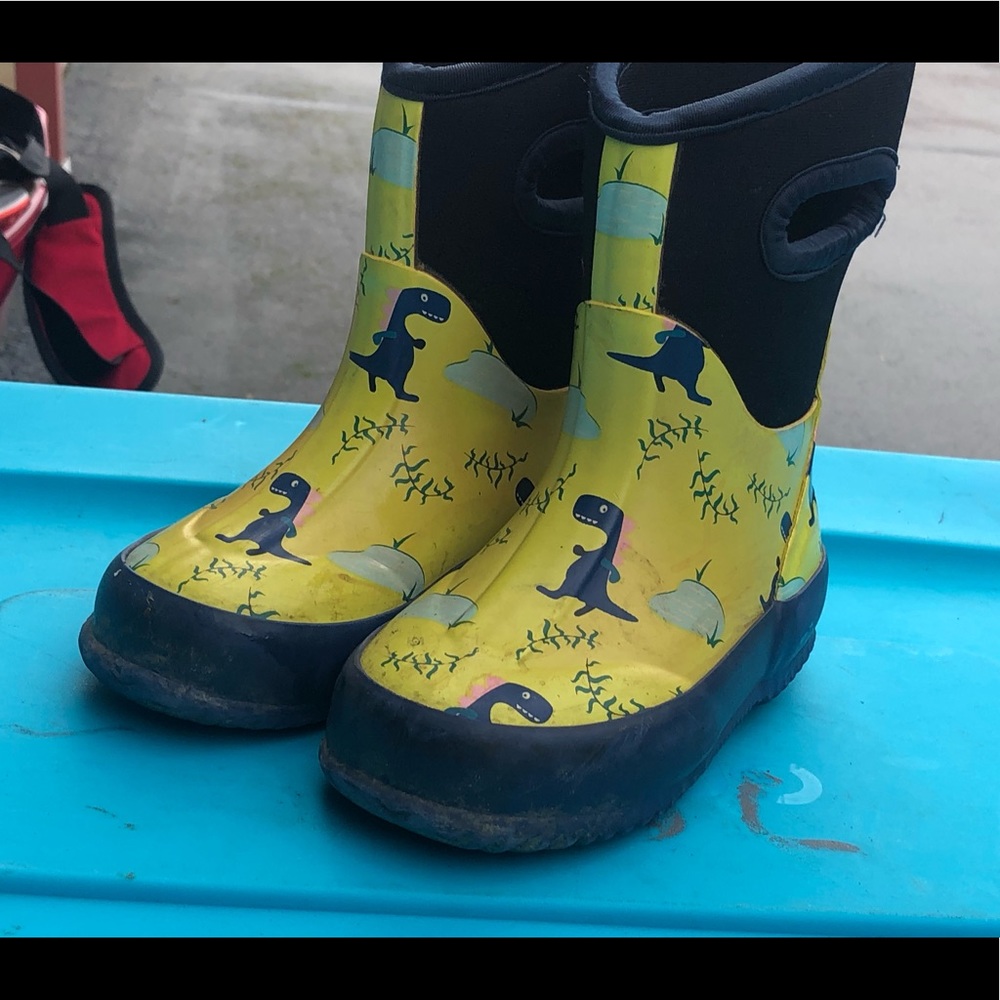 Mucky Wear Bogs a like Boy's Yellow Blue Dinasours boots size 8